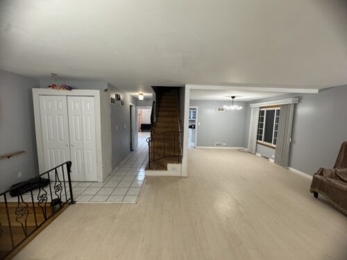 225 N East River Road, Des Plaines, IL