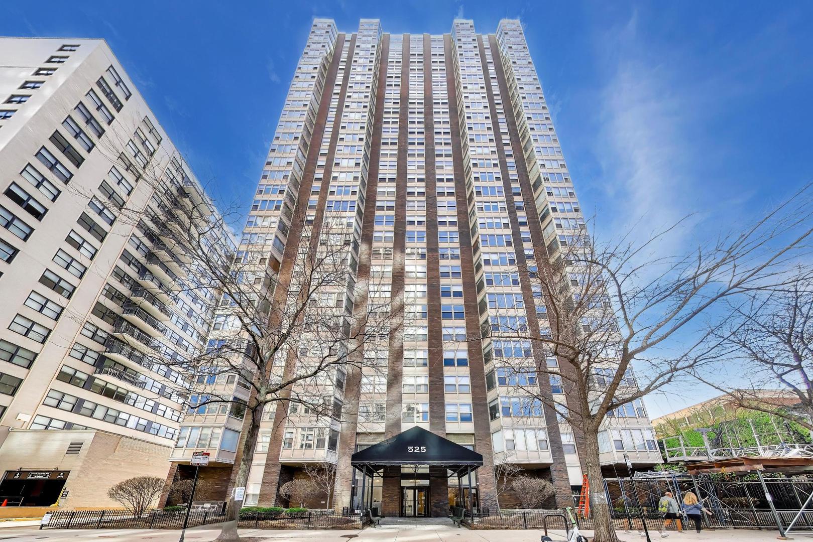 525 W Hawthorne Place #606, Chicago, IL
