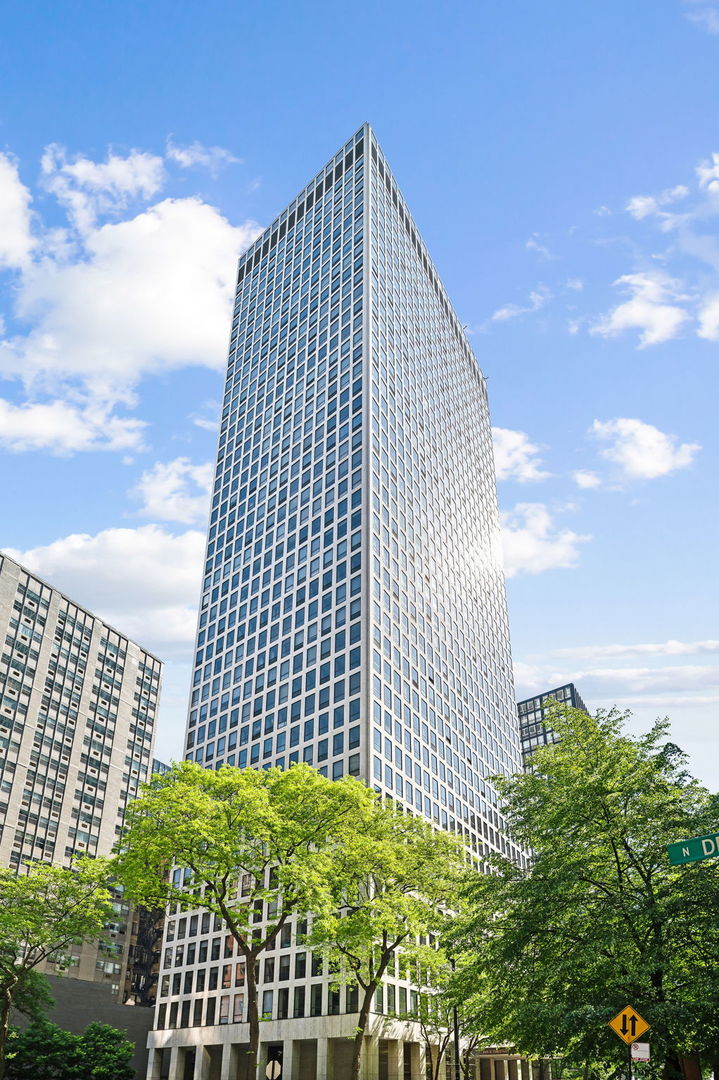 260 E Chestnut Street #4003, Chicago, IL