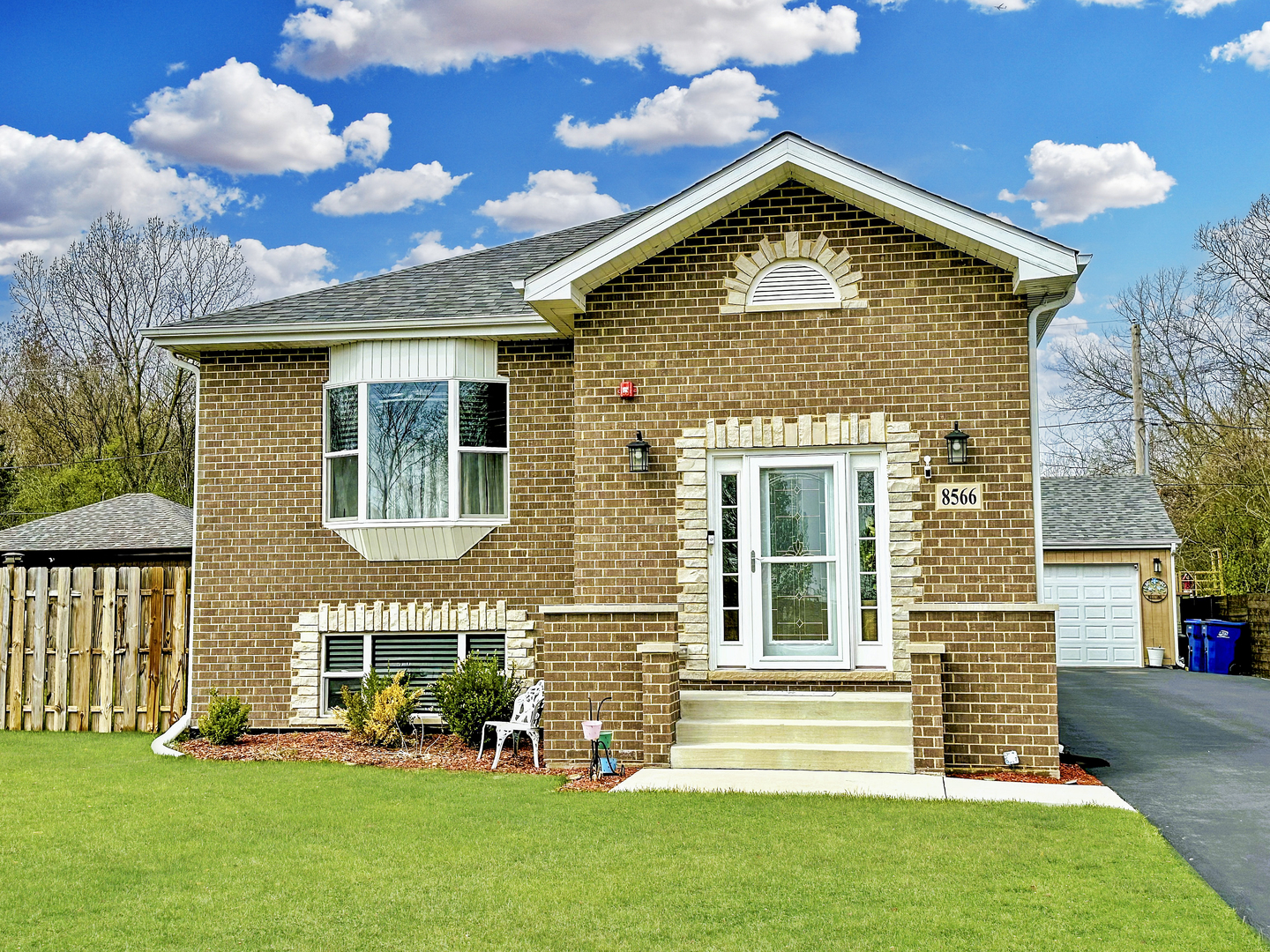 8566 S 83rd Avenue, Hickory Hills, IL