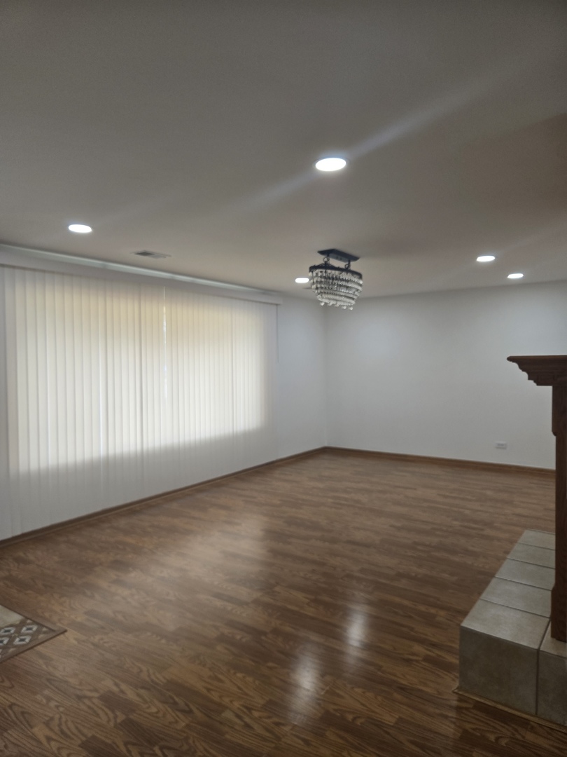 1832 W Weathersfield Way, Schaumburg, IL