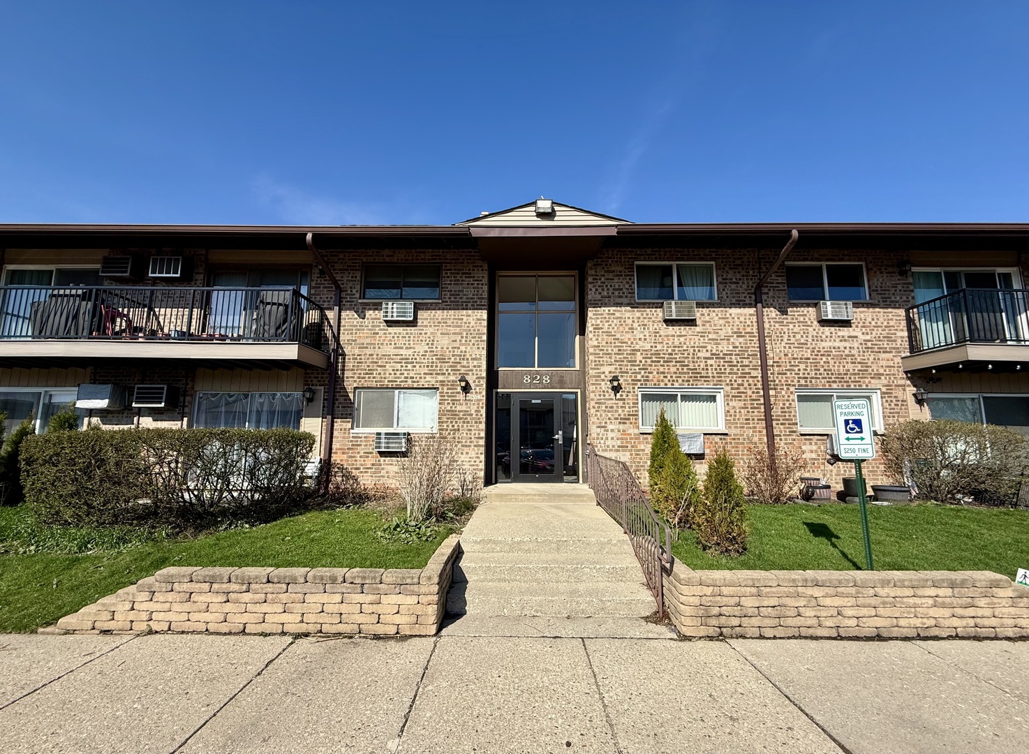828 E Old Willow Road #216, Prospect Heights, IL