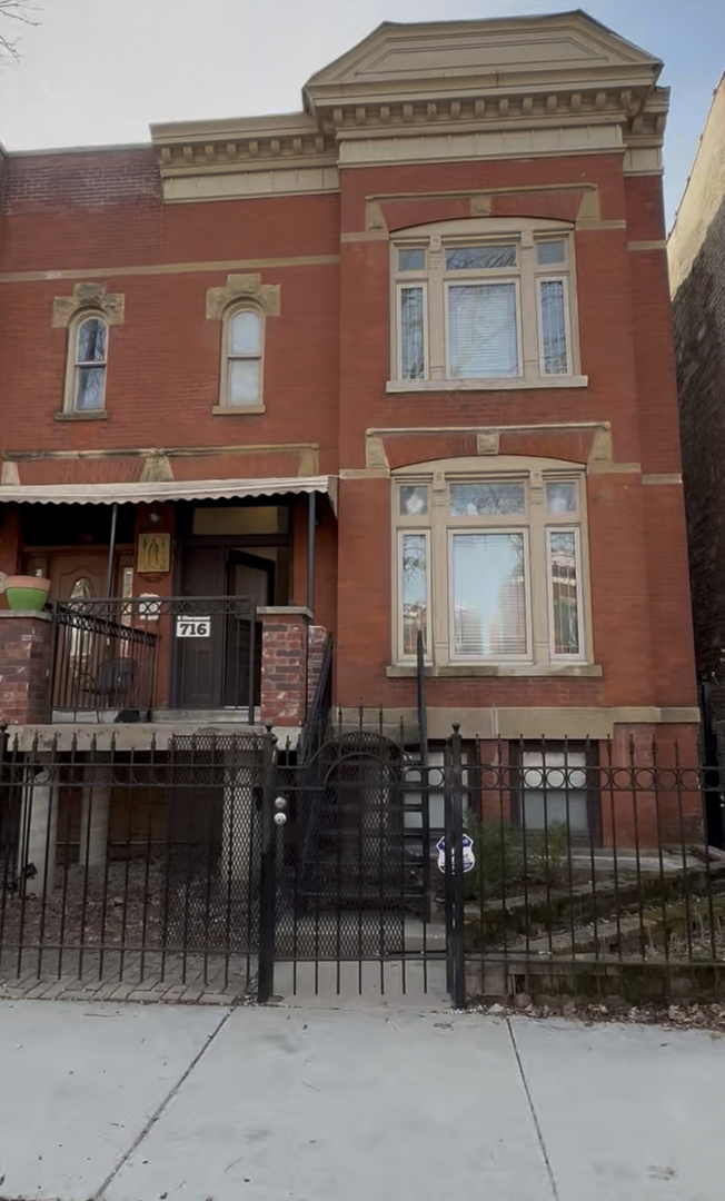 716 S Claremont Avenue, Chicago, IL