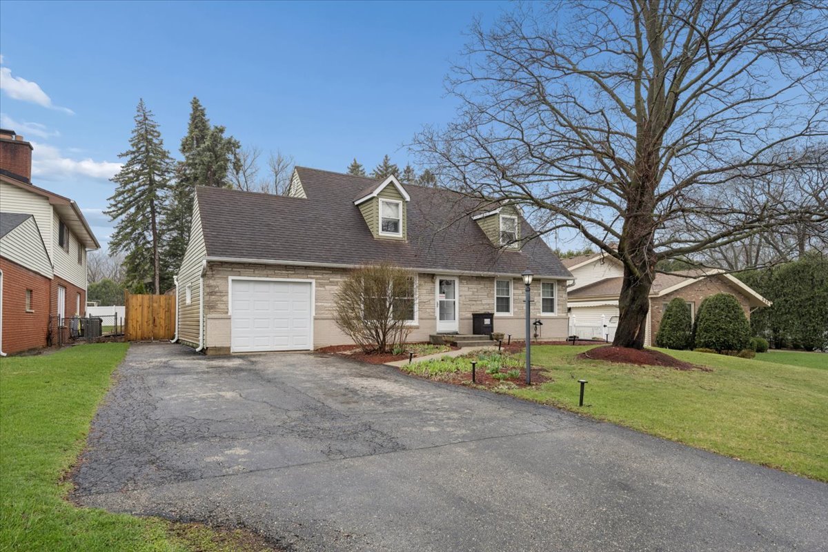 573 Dublin Drive, Mundelein, IL