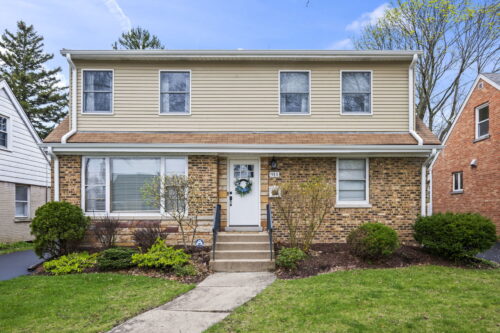 914 N Kennicott Avenue, Arlington Heights, IL