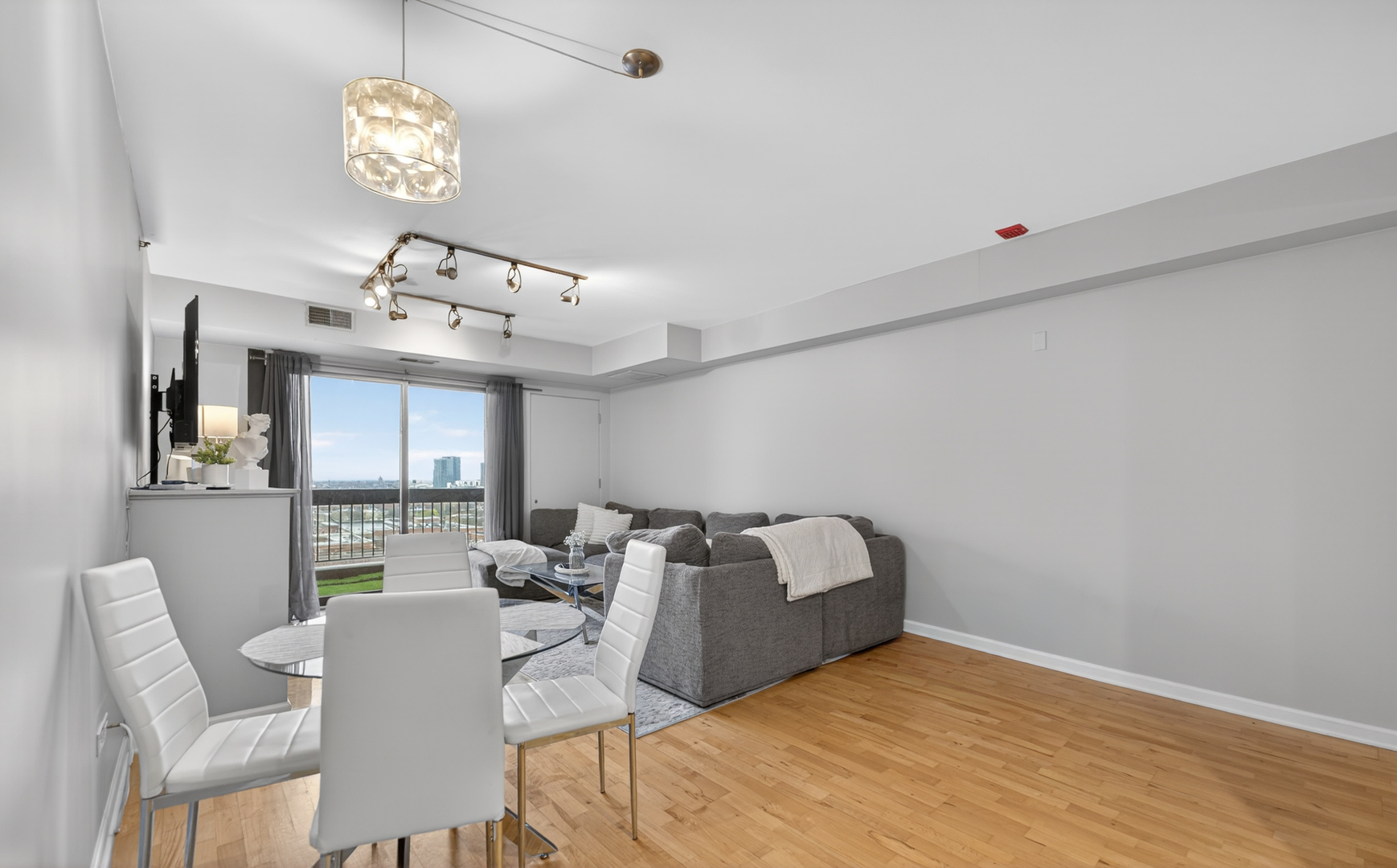 1212 N Wells Street #1205, Chicago, IL