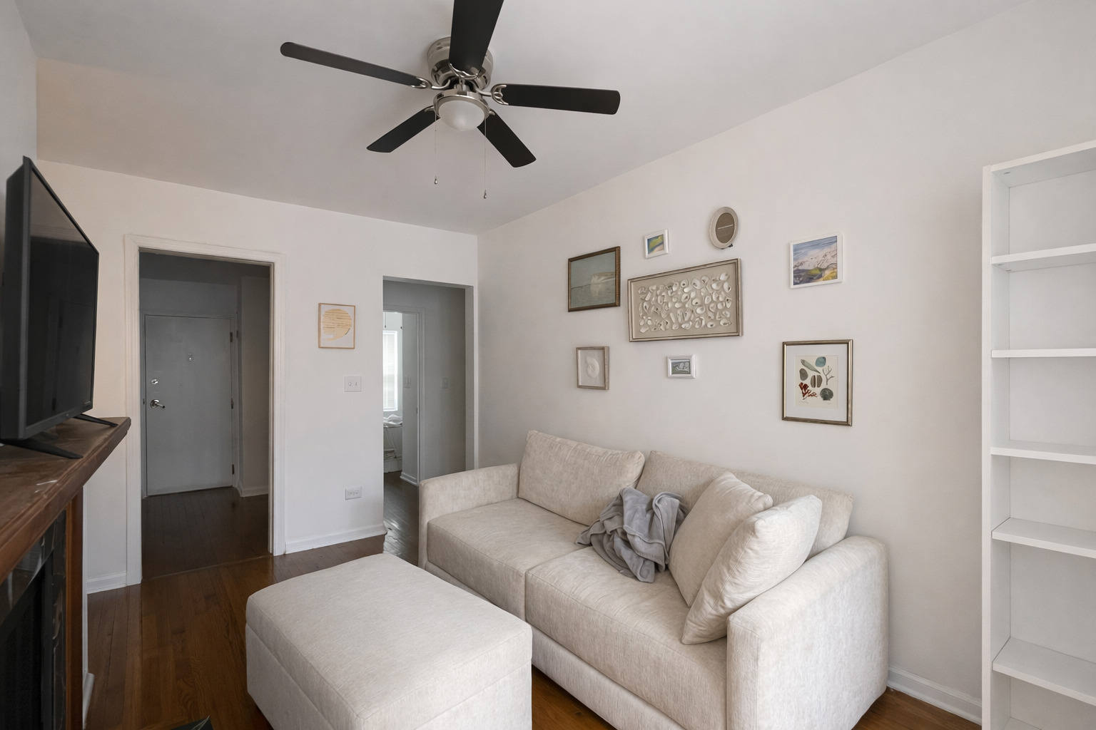 681.5 W Wrightwood Avenue #1E, Chicago, IL