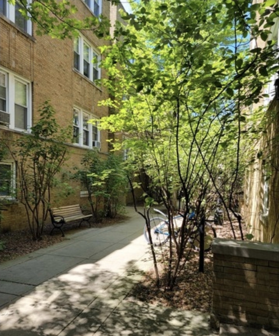 683 W Wrightwood Avenue #1S, Chicago, IL