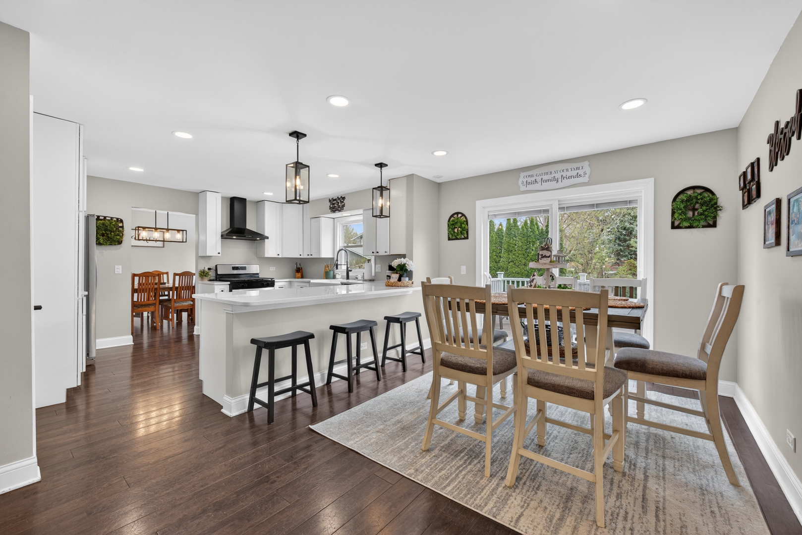 1285 N Lyle Avenue, Elgin, IL