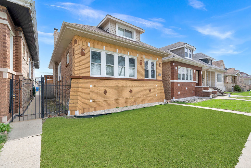 2543 N Newcastle Avenue, Chicago, IL