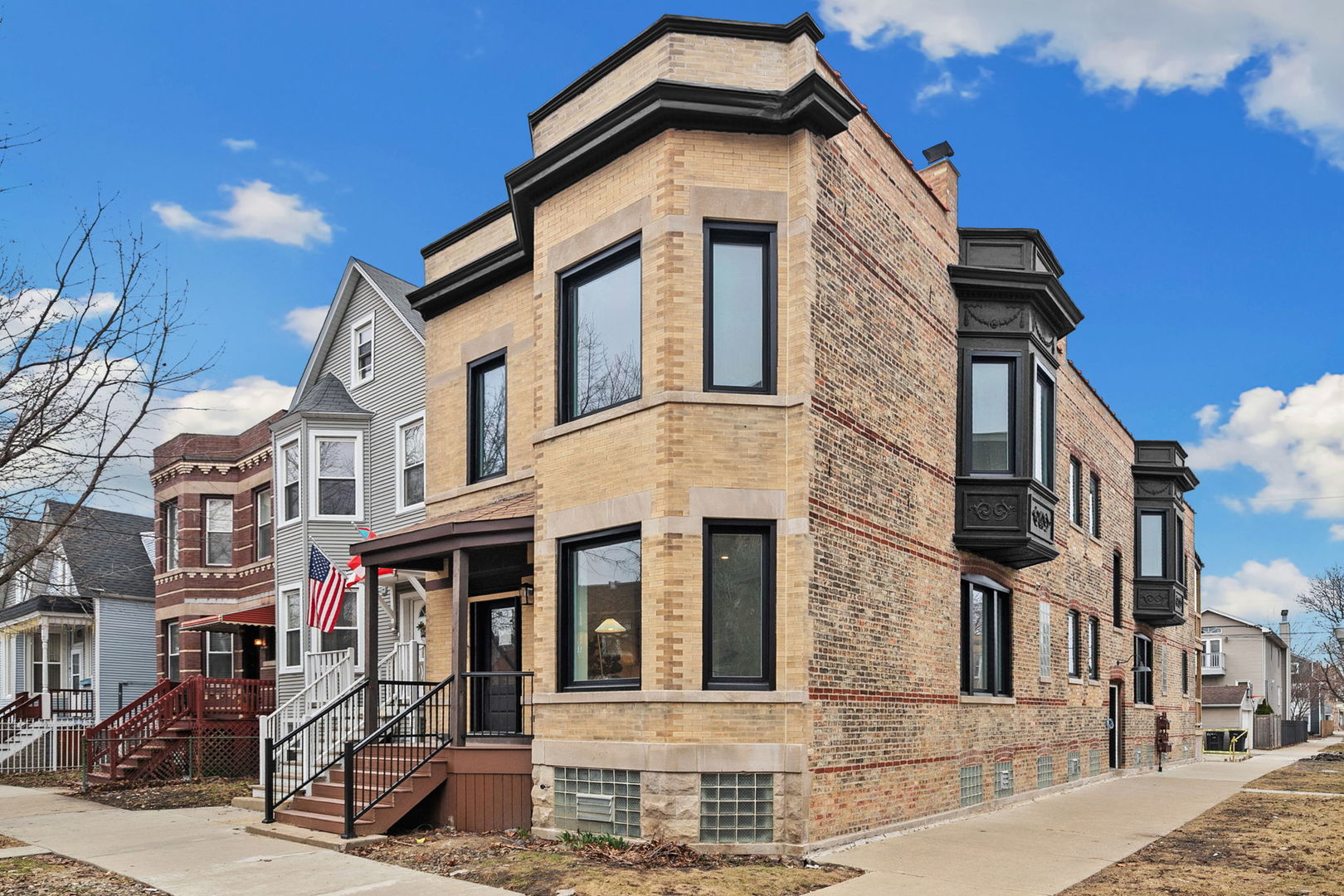 3354 N Whipple Street #1F, Chicago, IL