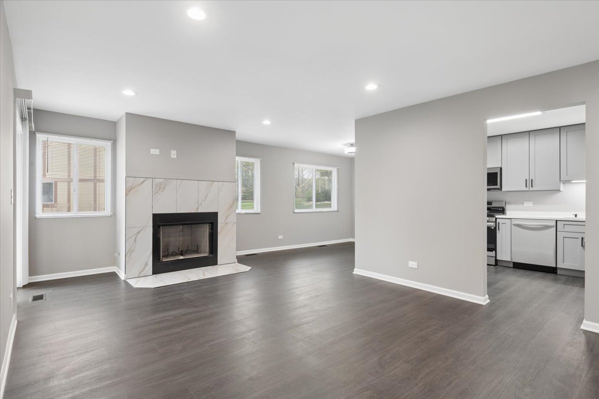 225 Thornapple Court #225, Buffalo Grove, IL