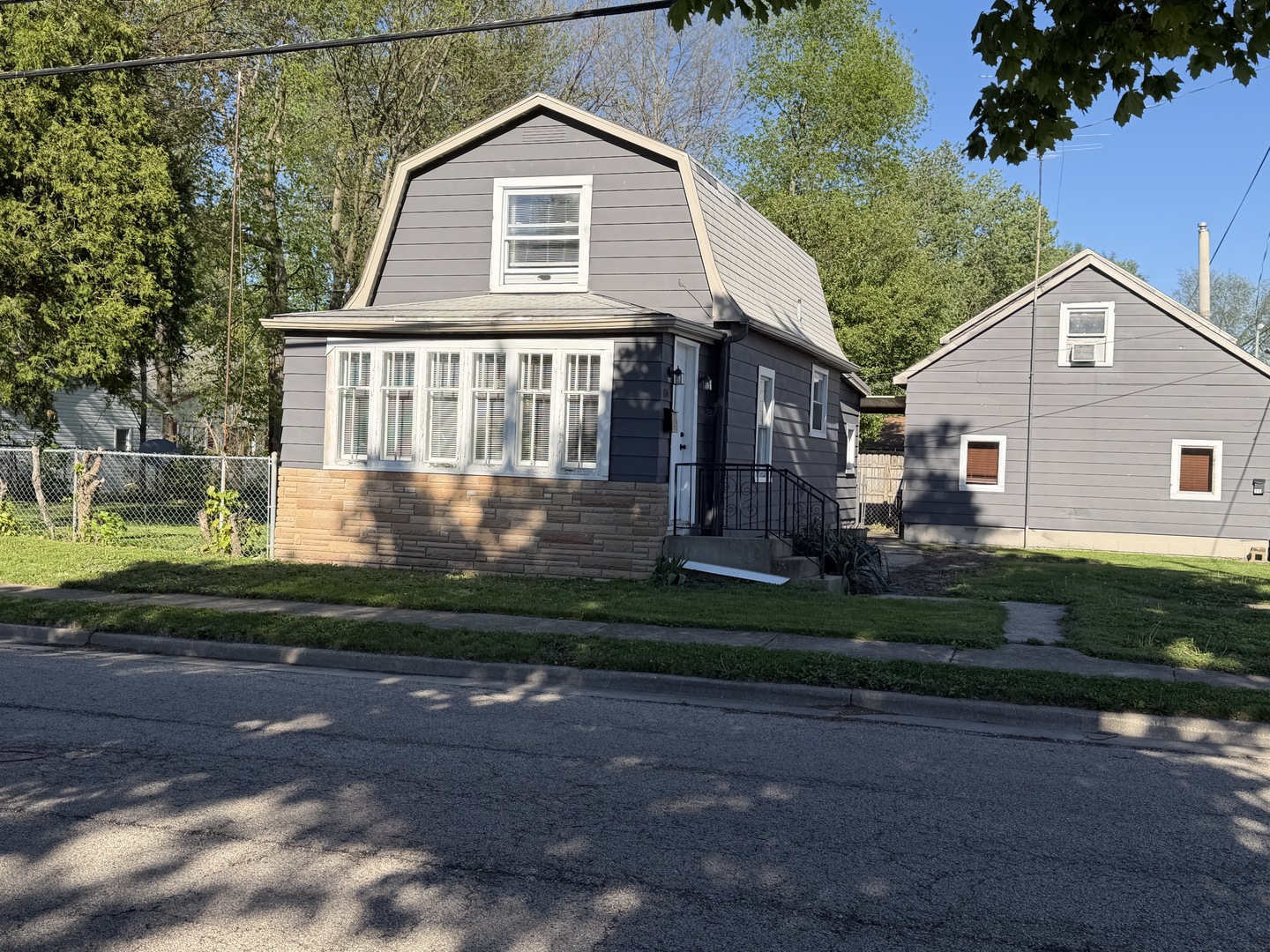 104 S State Street, Lincoln, IL