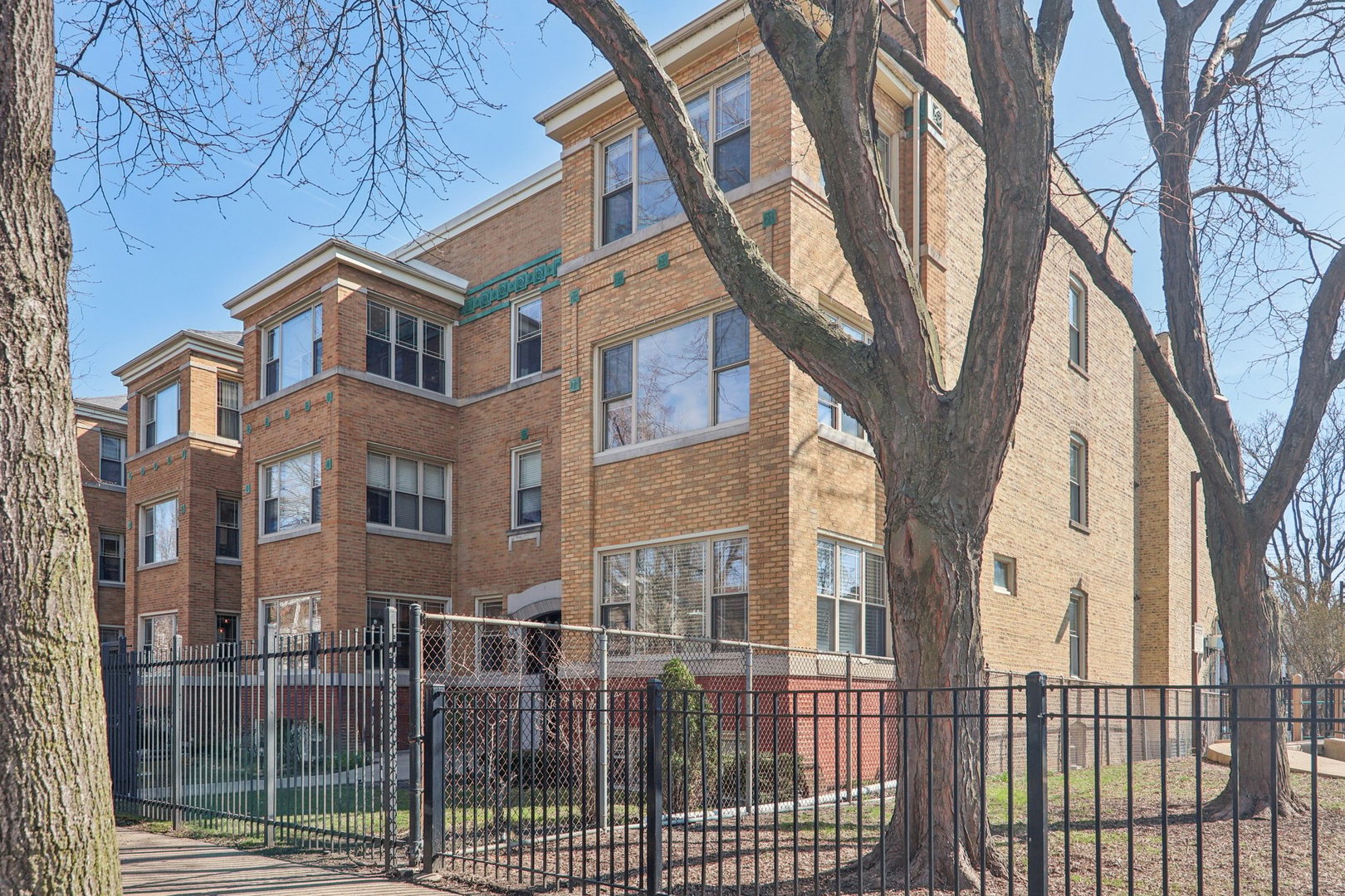4445 N Magnolia Avenue #3, Chicago, IL