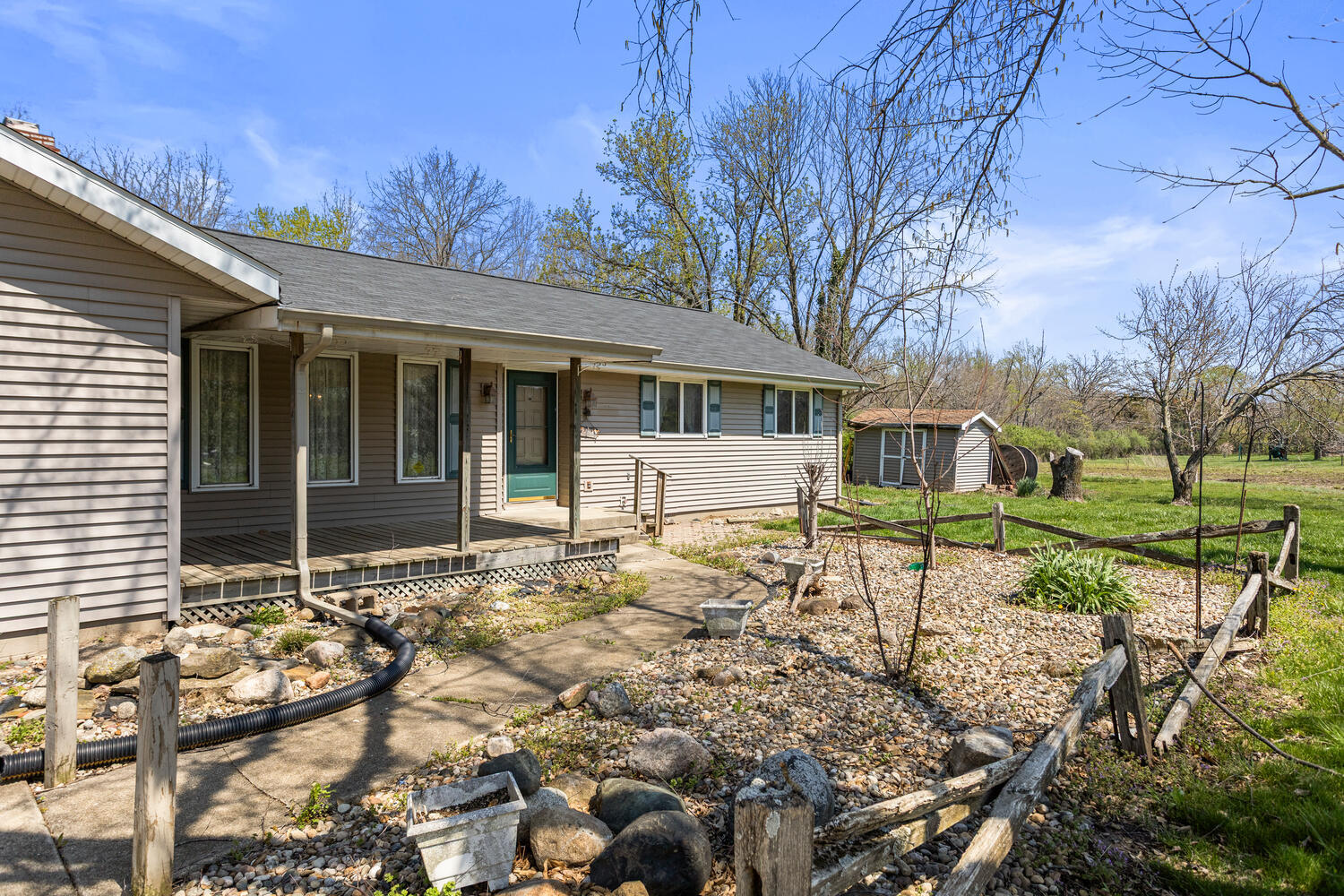 1150 E CR 800, Sullivan, IL