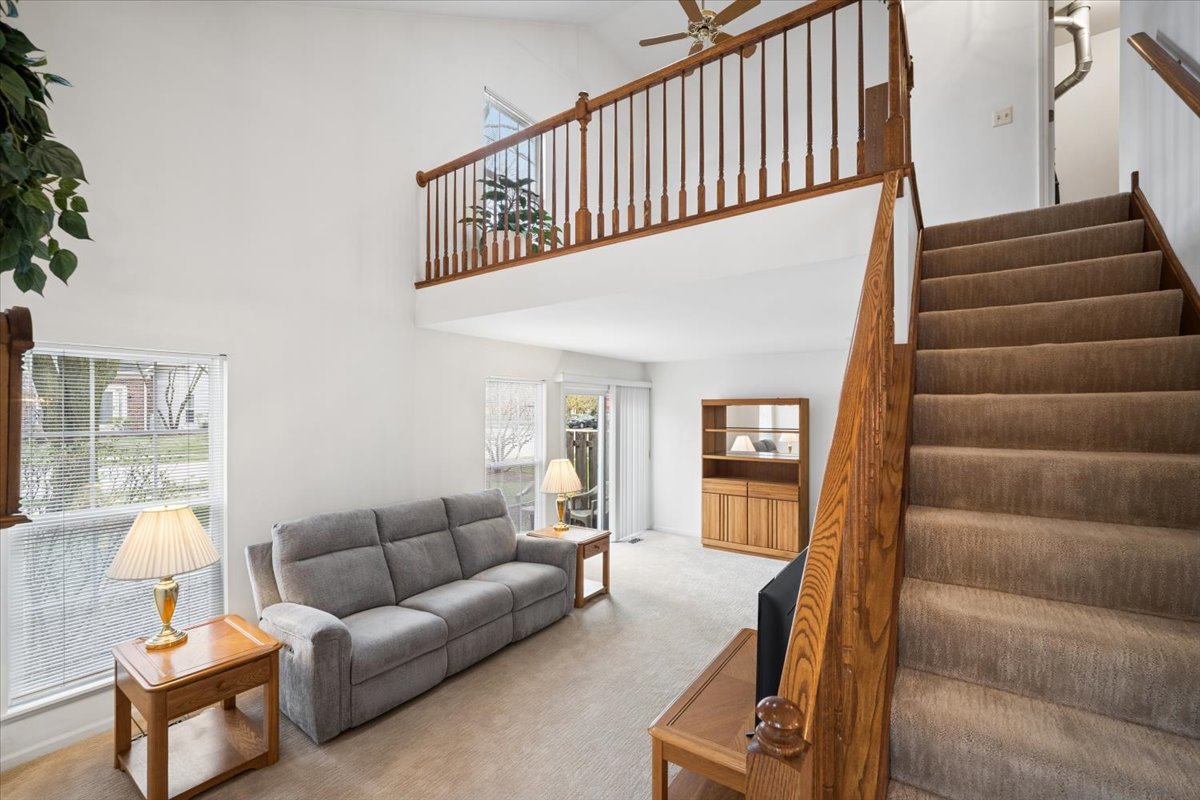 1099 Quaker Hill Court #1099, Elgin, IL