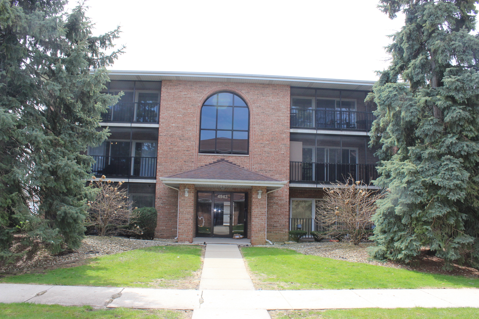 4943 E CIRCLE Drive #305, Crestwood, IL
