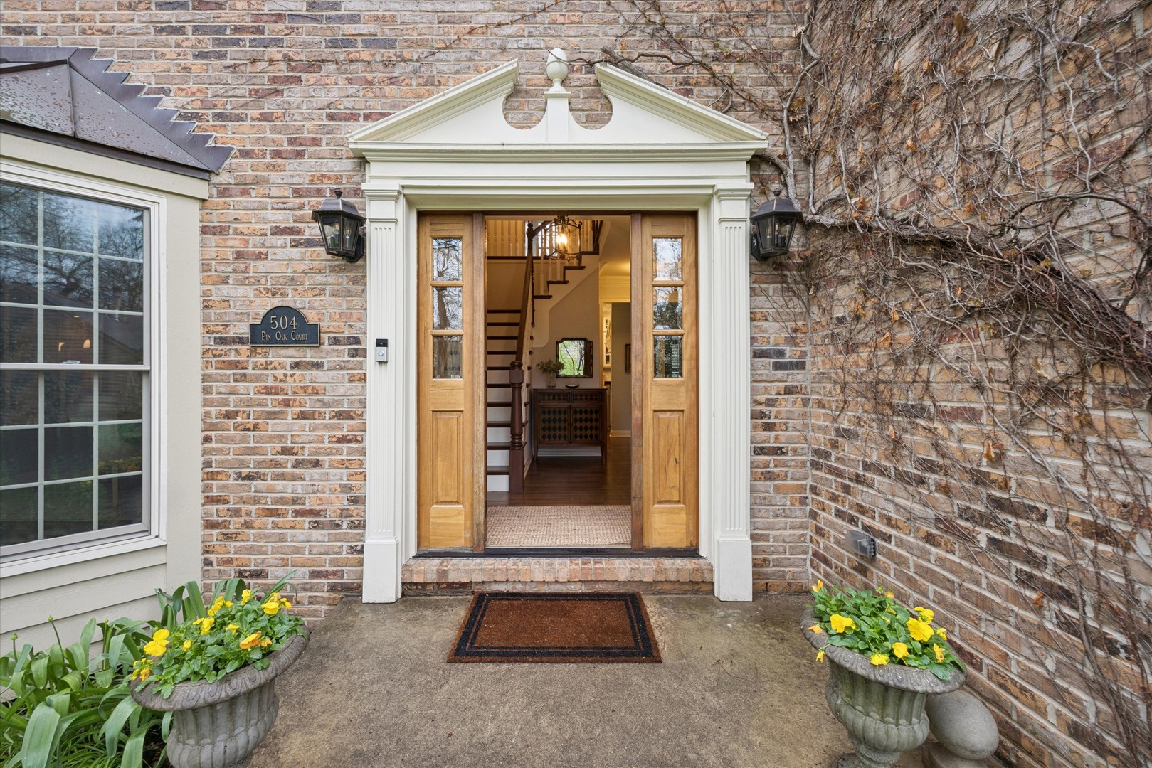 504 Pin Oak Court, St. Charles, IL