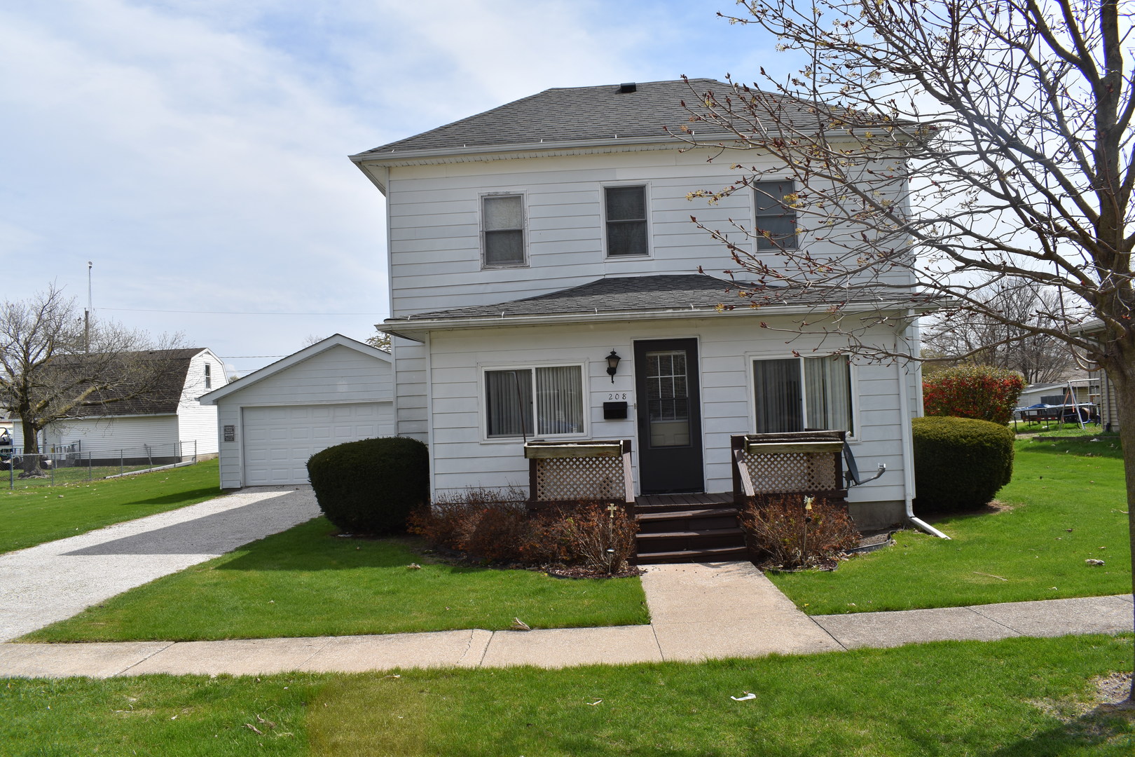 208 S Jefferson Street, Flanagan, IL