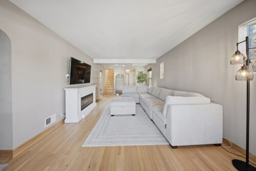 5325 N Meade Avenue, Chicago, IL