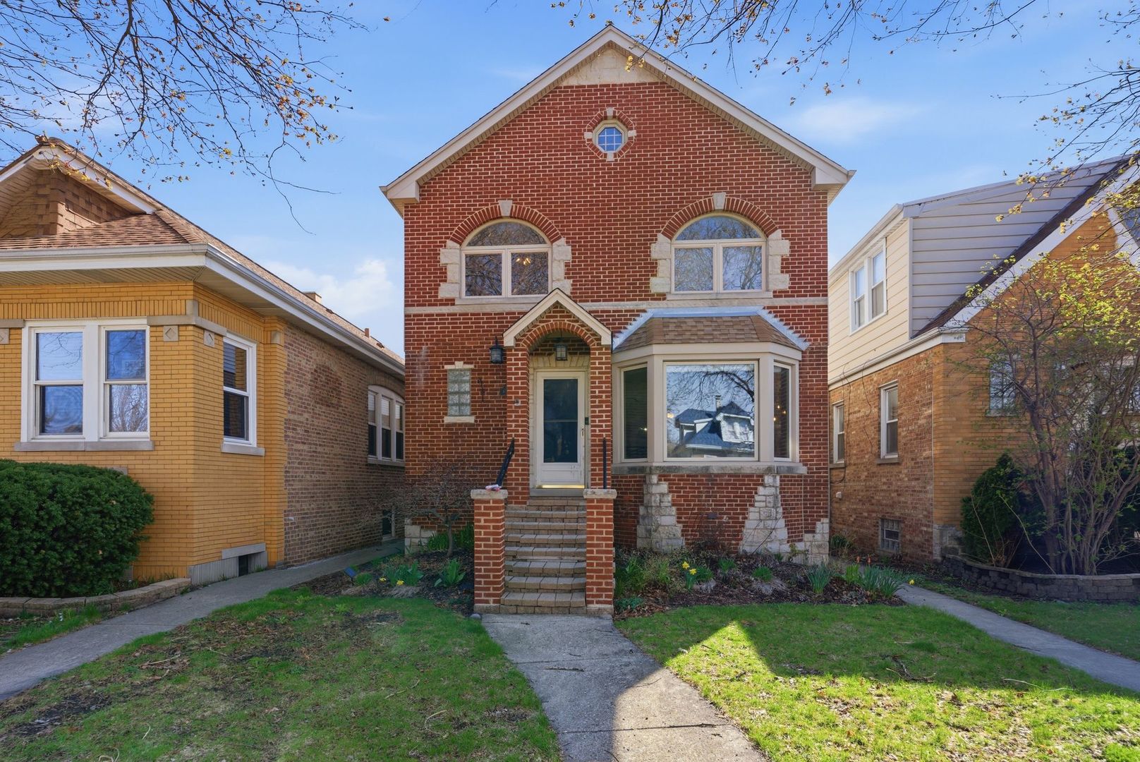 5325 N Meade Avenue, Chicago, IL