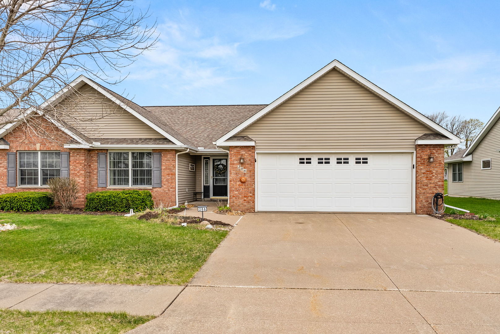 206 Brookview Lane, Durant, IA