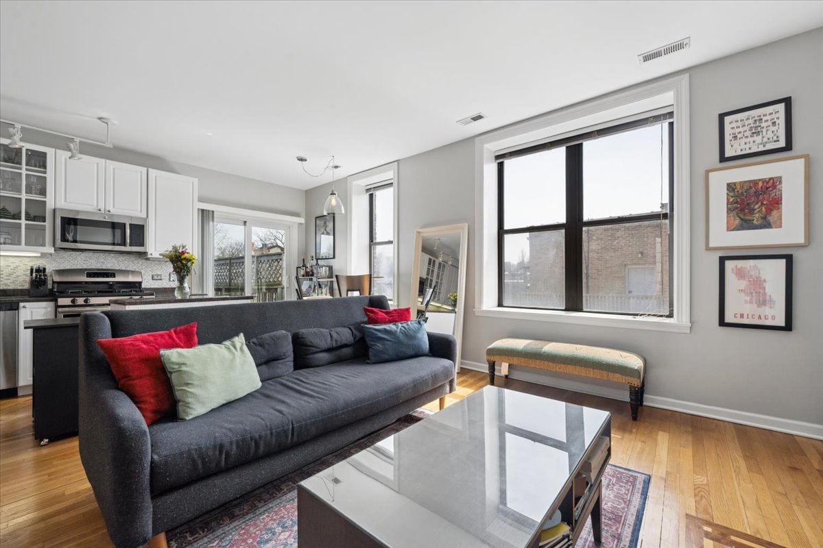 1945 N Sheffield Avenue #303, Chicago, IL