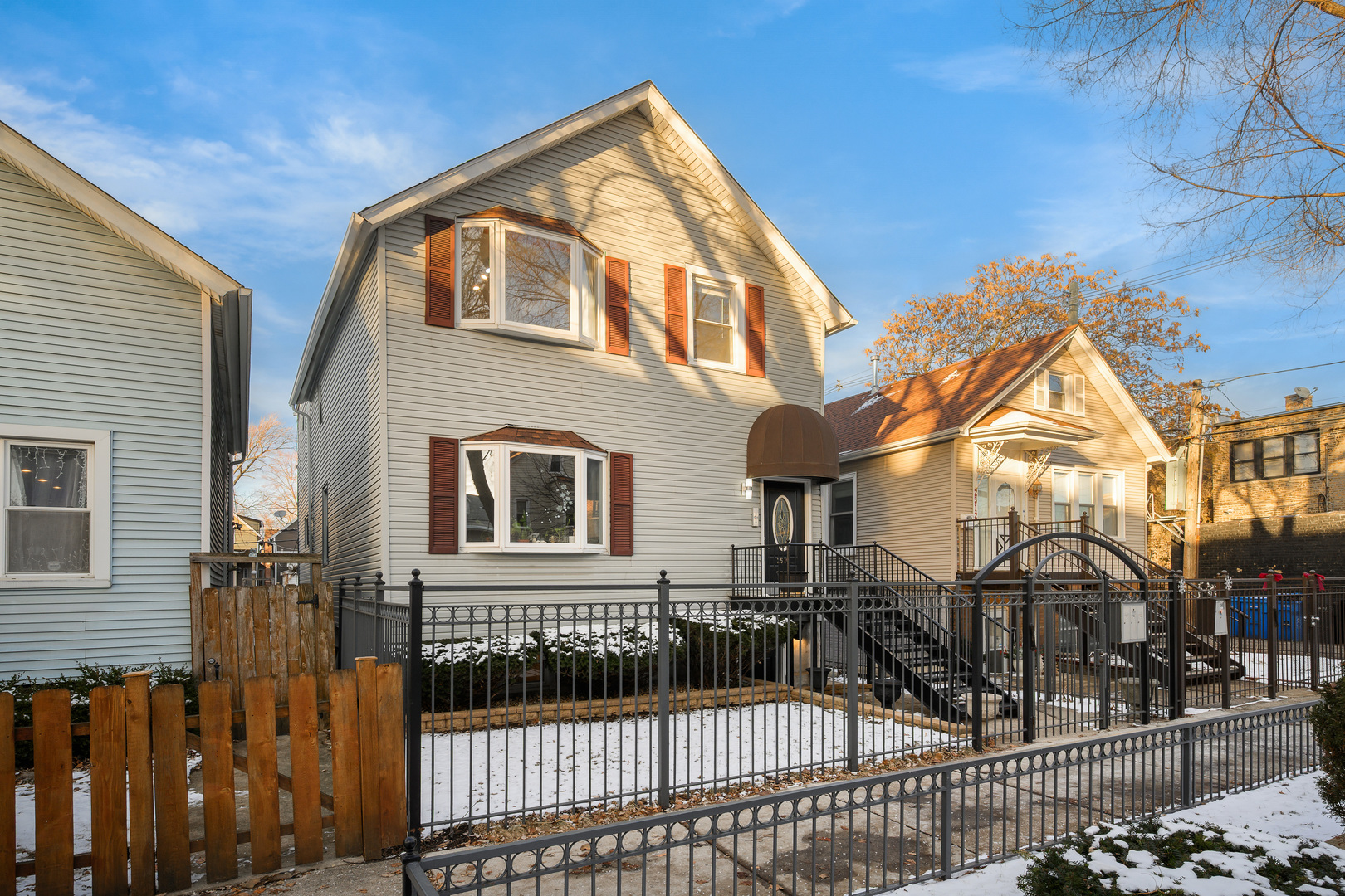 2516 W Lyndale Street, Chicago, IL