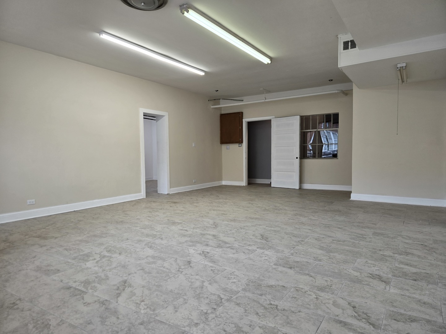 6023 W Addison Street, Chicago, IL