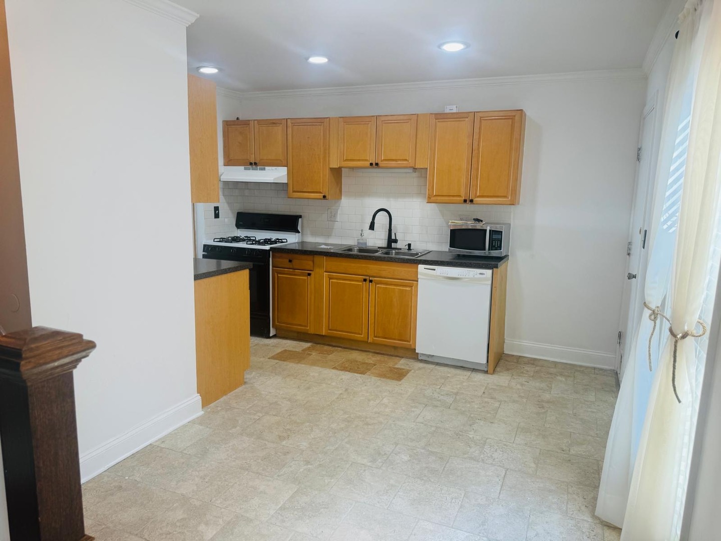 2454 Devonshire Court, Aurora, IL