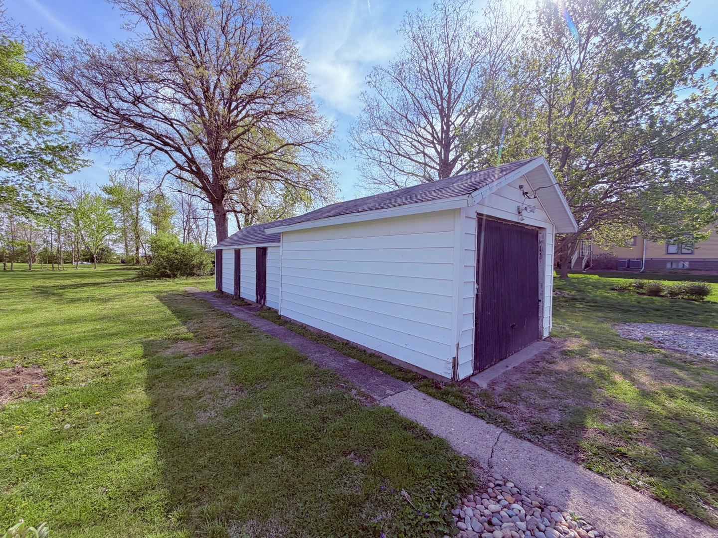 308 W Washington Street, Farina, IL