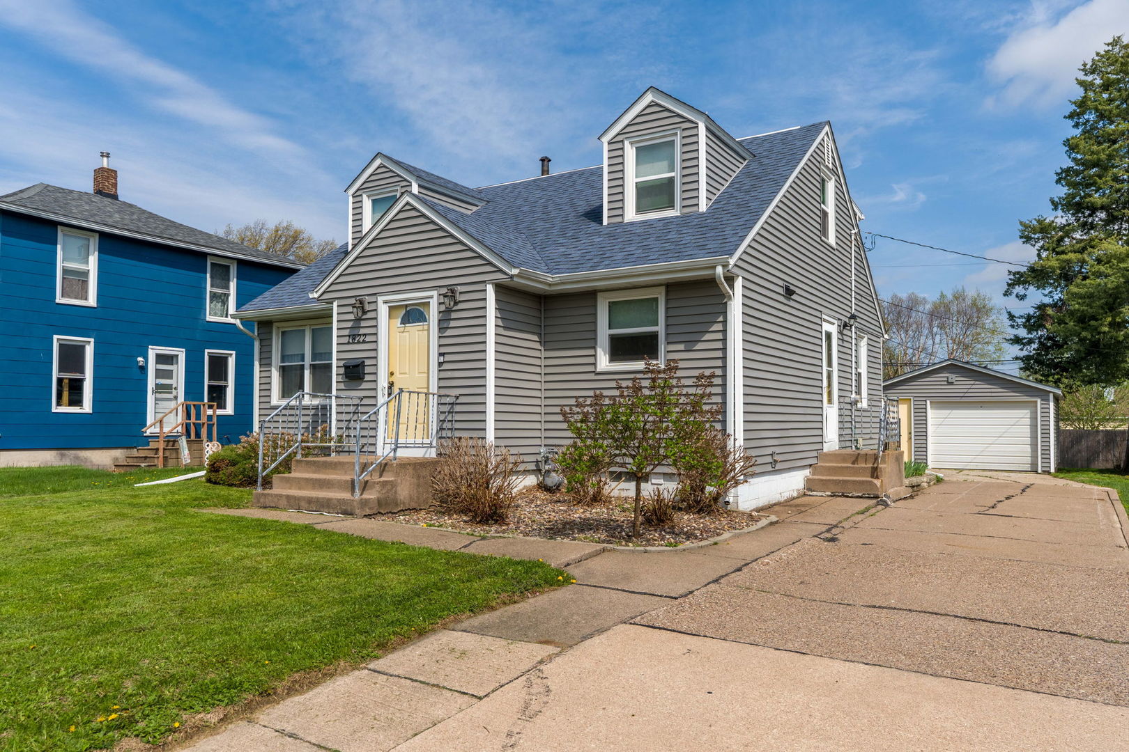 1822 Cody Street, Bettendorf, IA