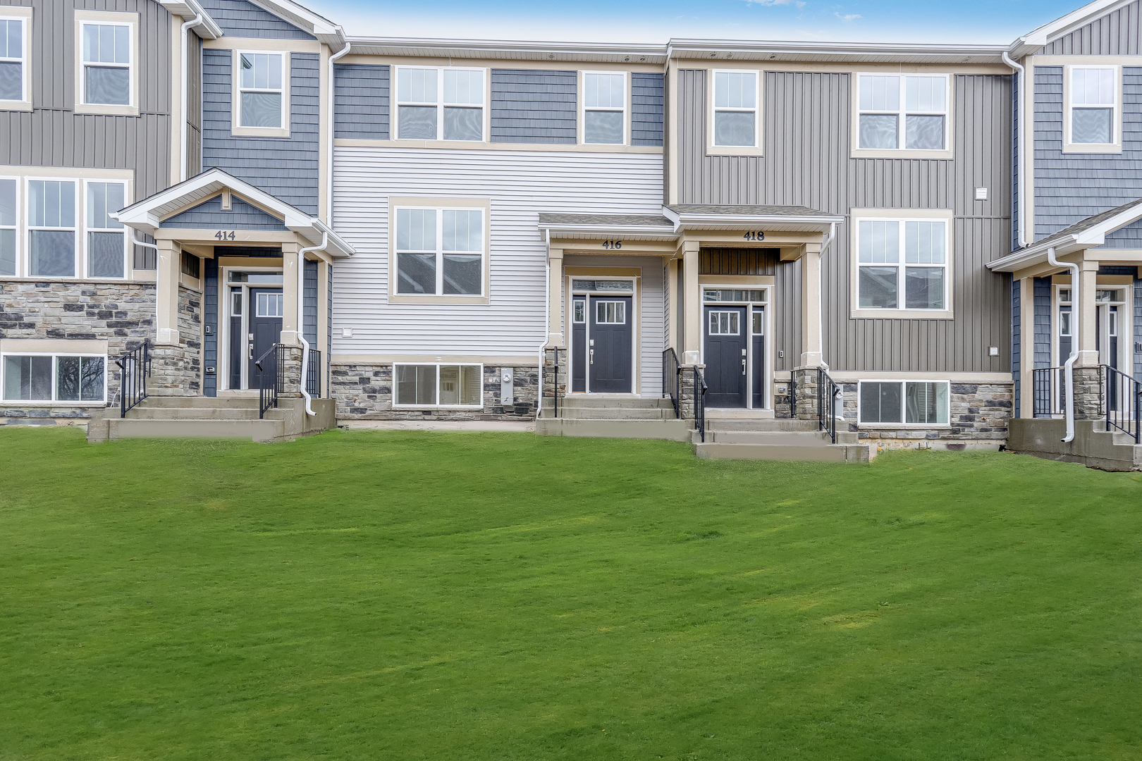 416 Red Oak Circle, Volo, IL