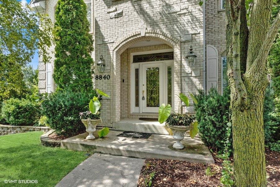 8840 Royal Drive, Burr Ridge, IL