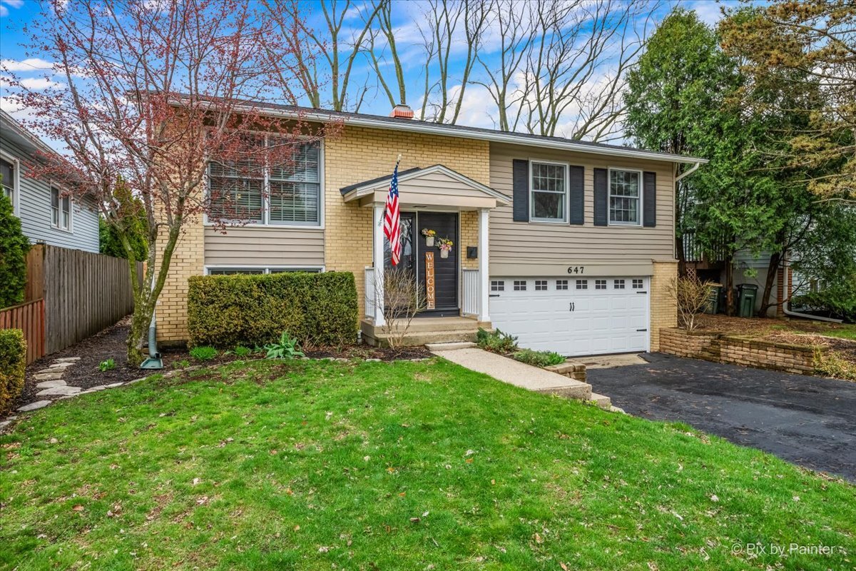 647 N Ridgemoor Avenue, Mundelein, IL