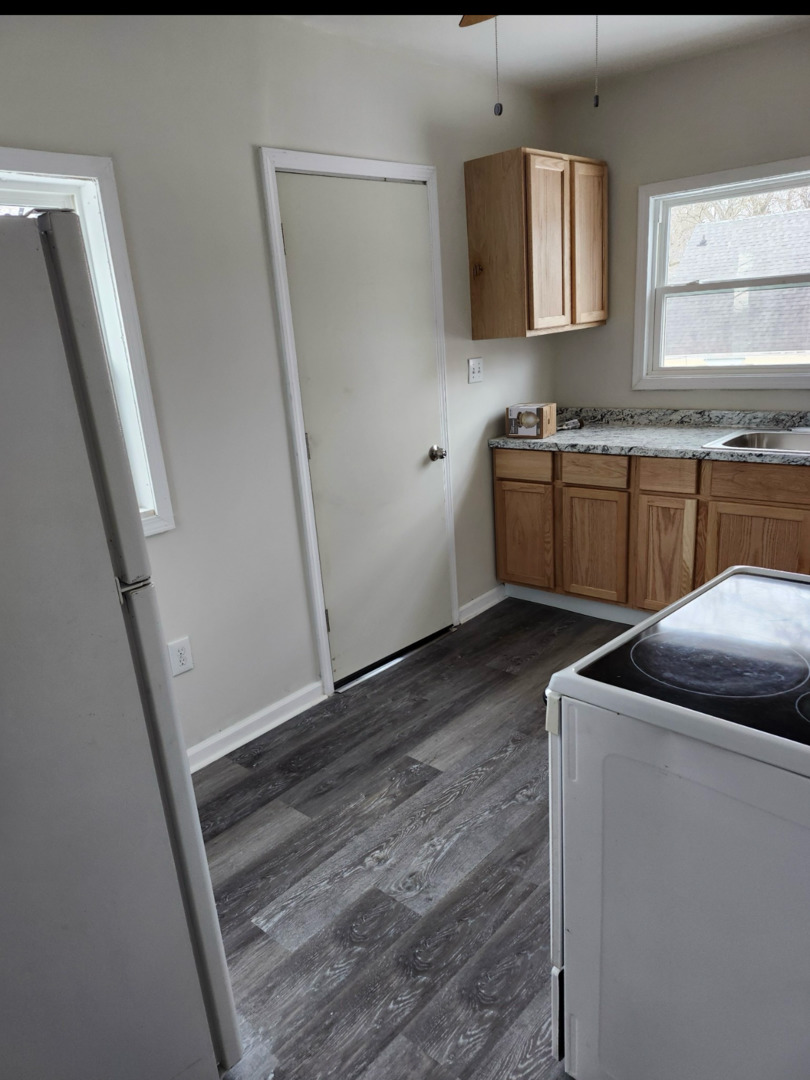 18 N Jefferson Avenue, Amboy, IL