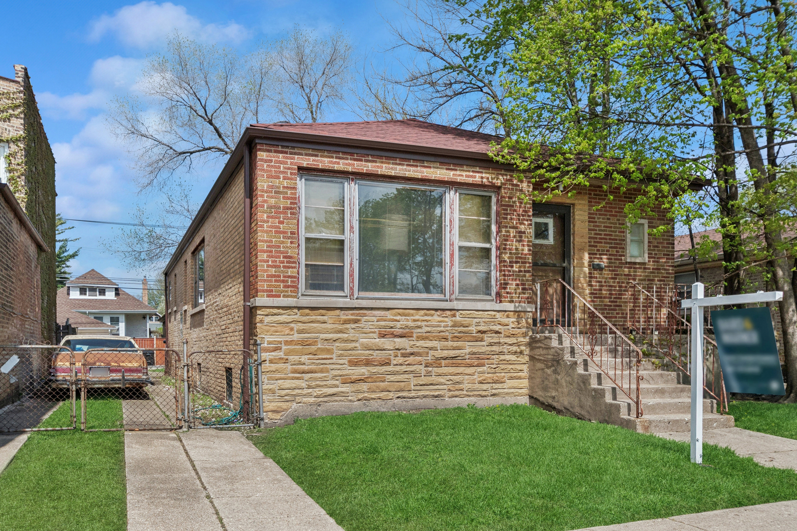 2636 W Pratt Boulevard, Chicago, IL
