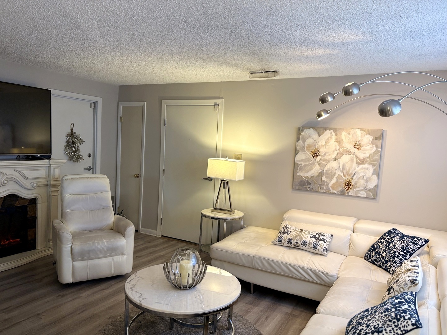 9507 Kelvin Lane #2331, Schiller Park, IL