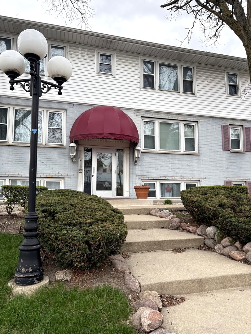 9507 Kelvin Lane #2331, Schiller Park, IL