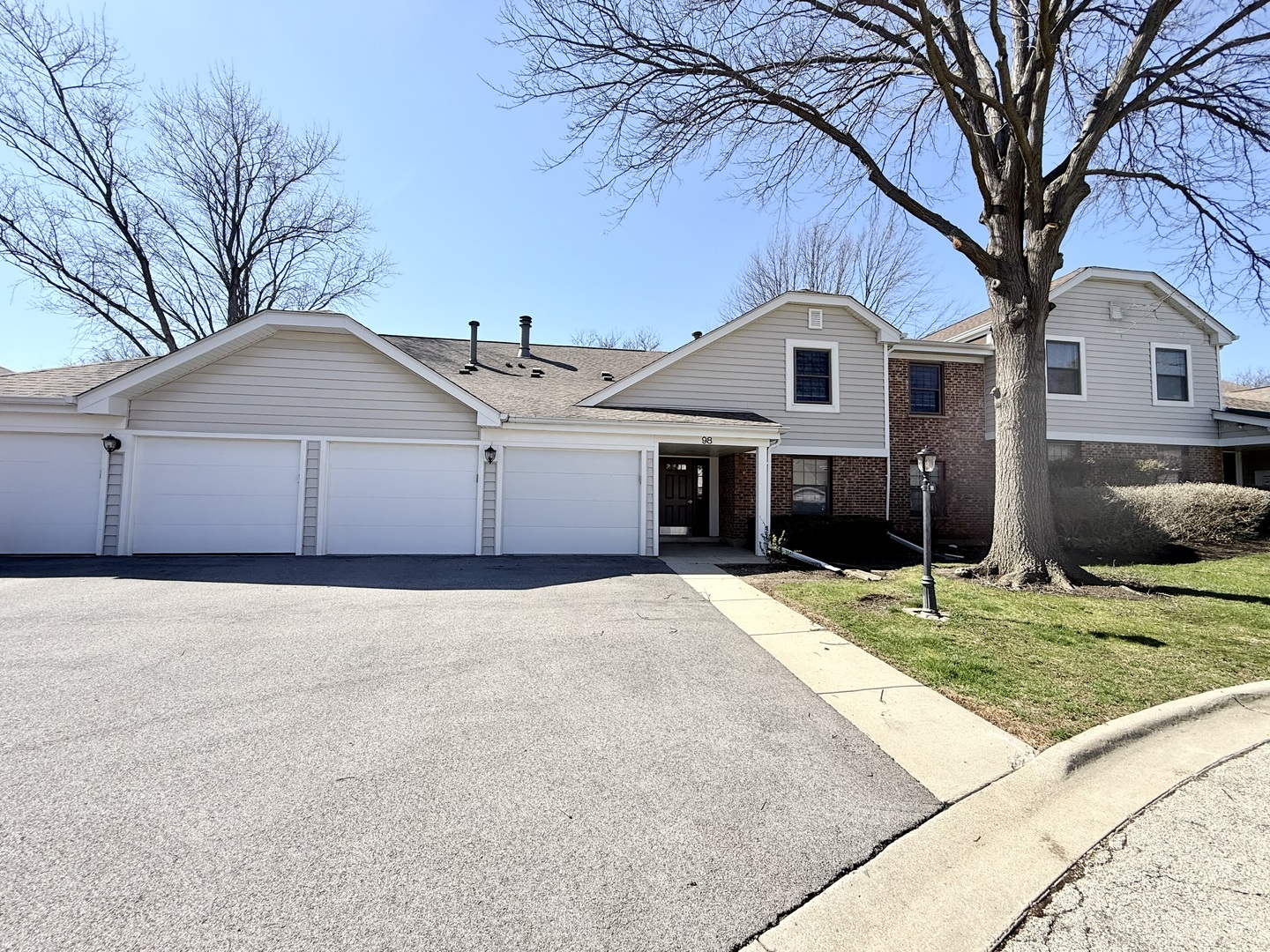 98 Marble Hill Court #B2, Schaumburg, IL