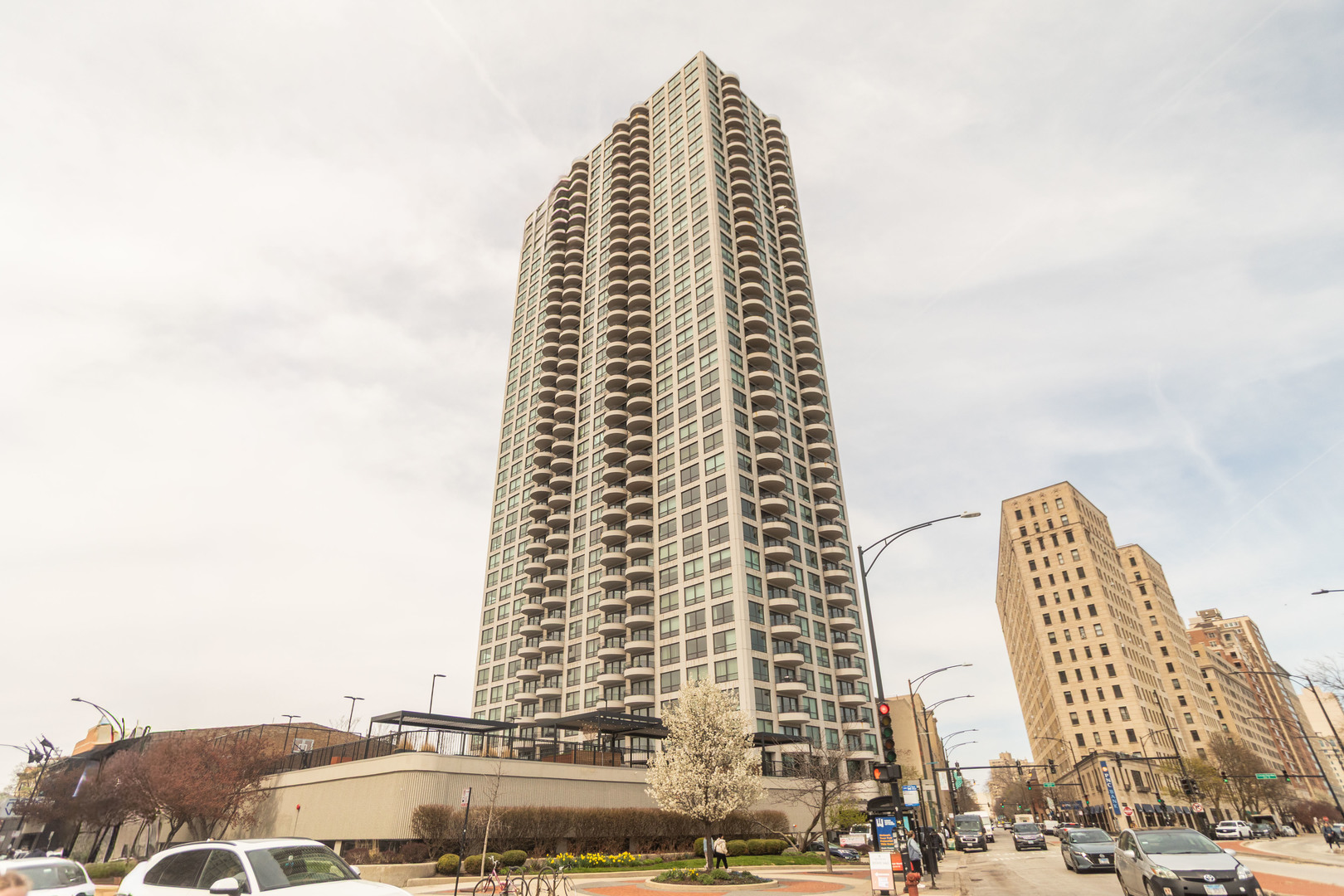 2020 N Lincoln Park West #11C, Chicago, IL