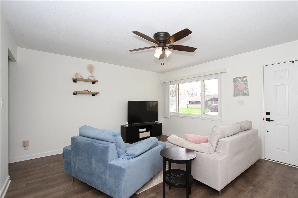 814 Oriole Drive, Streamwood, IL