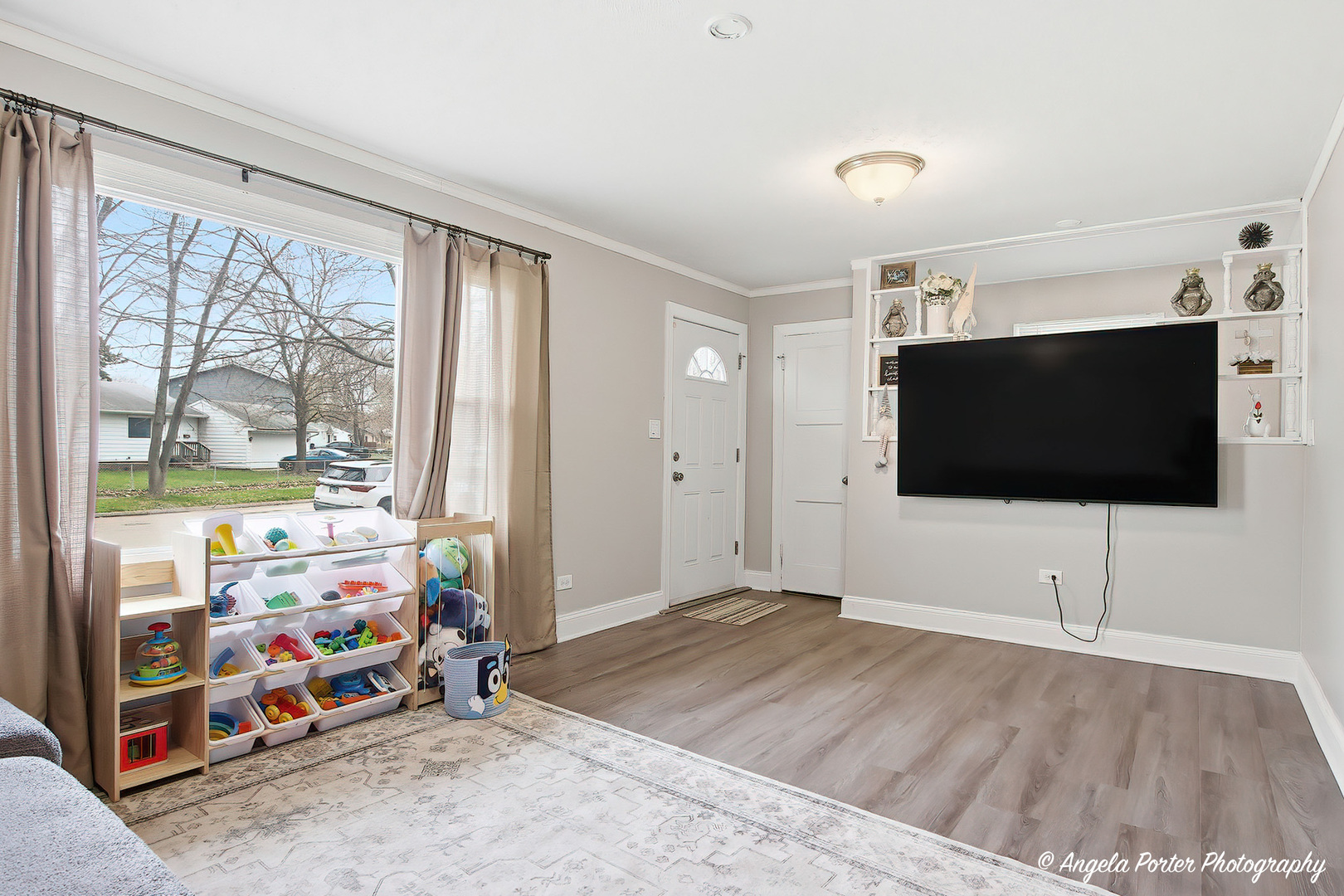 2609 N Pine Street, Waukegan, IL