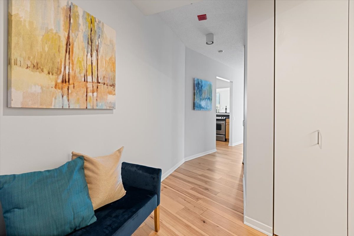 400 N La Salle Drive #2808, Chicago, IL