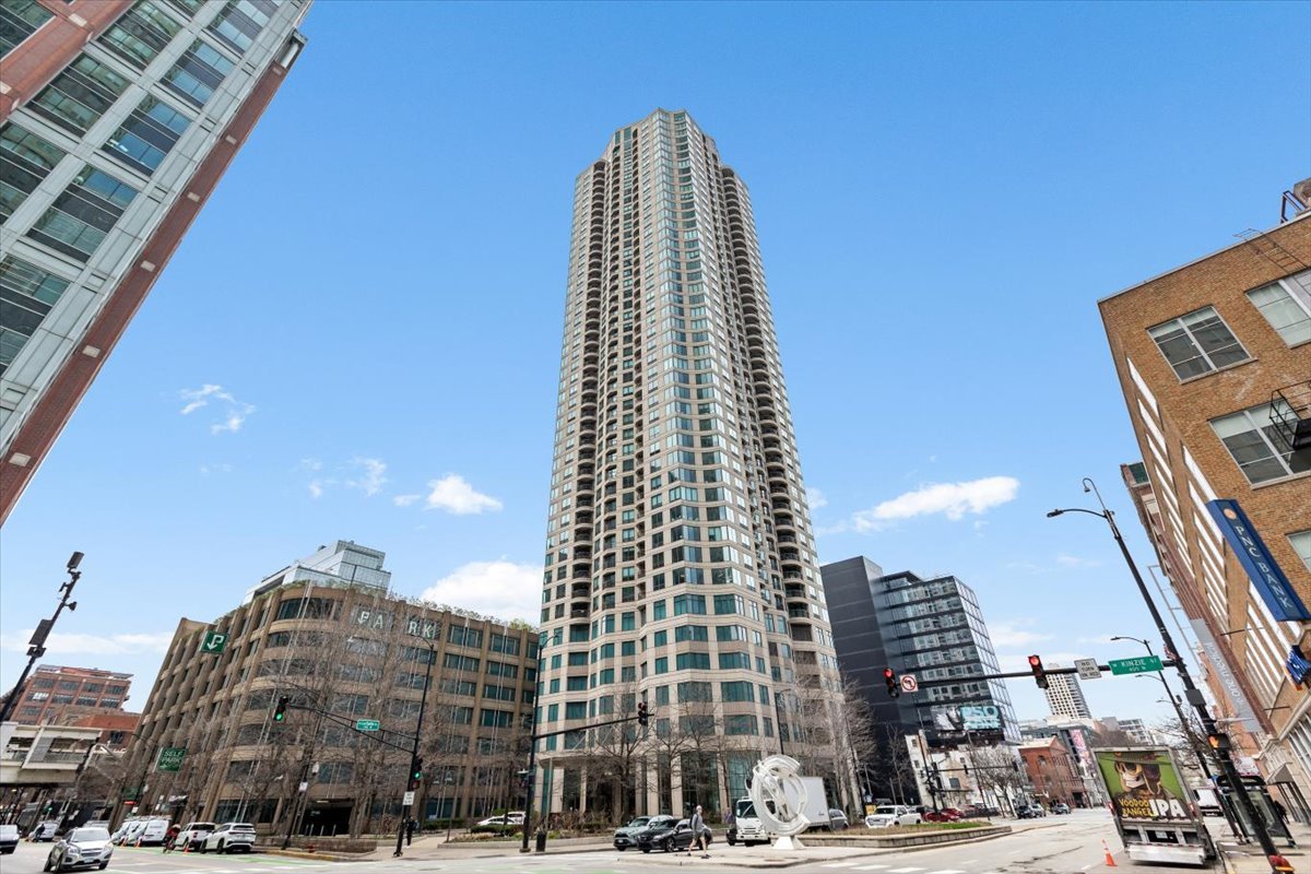 400 N La Salle Drive #2808, Chicago, IL