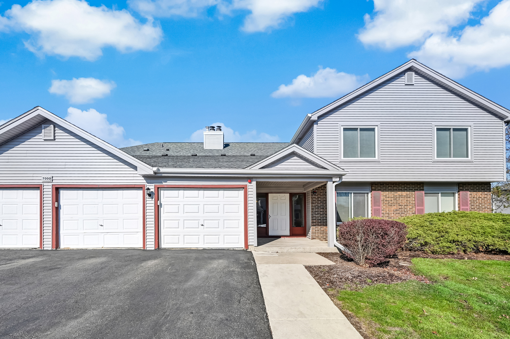 7000 Barrington Court #204, Woodridge, IL
