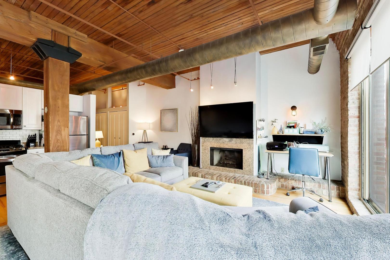 550 N Kingsbury Street #422, Chicago, IL