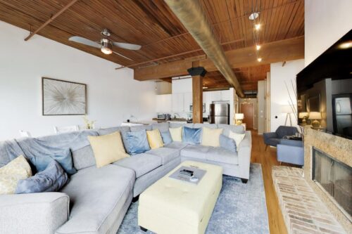 550 N Kingsbury Street #422, Chicago, IL