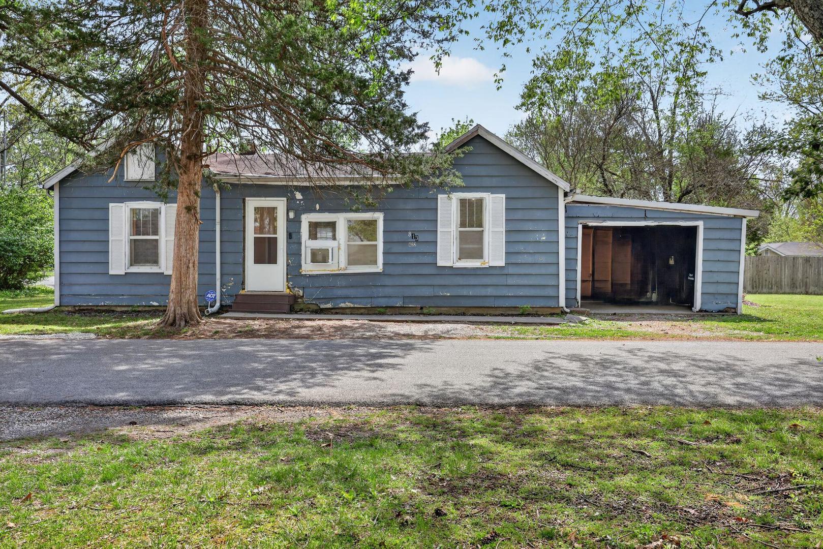 822 W Kennicott Street, Carbondale, IL