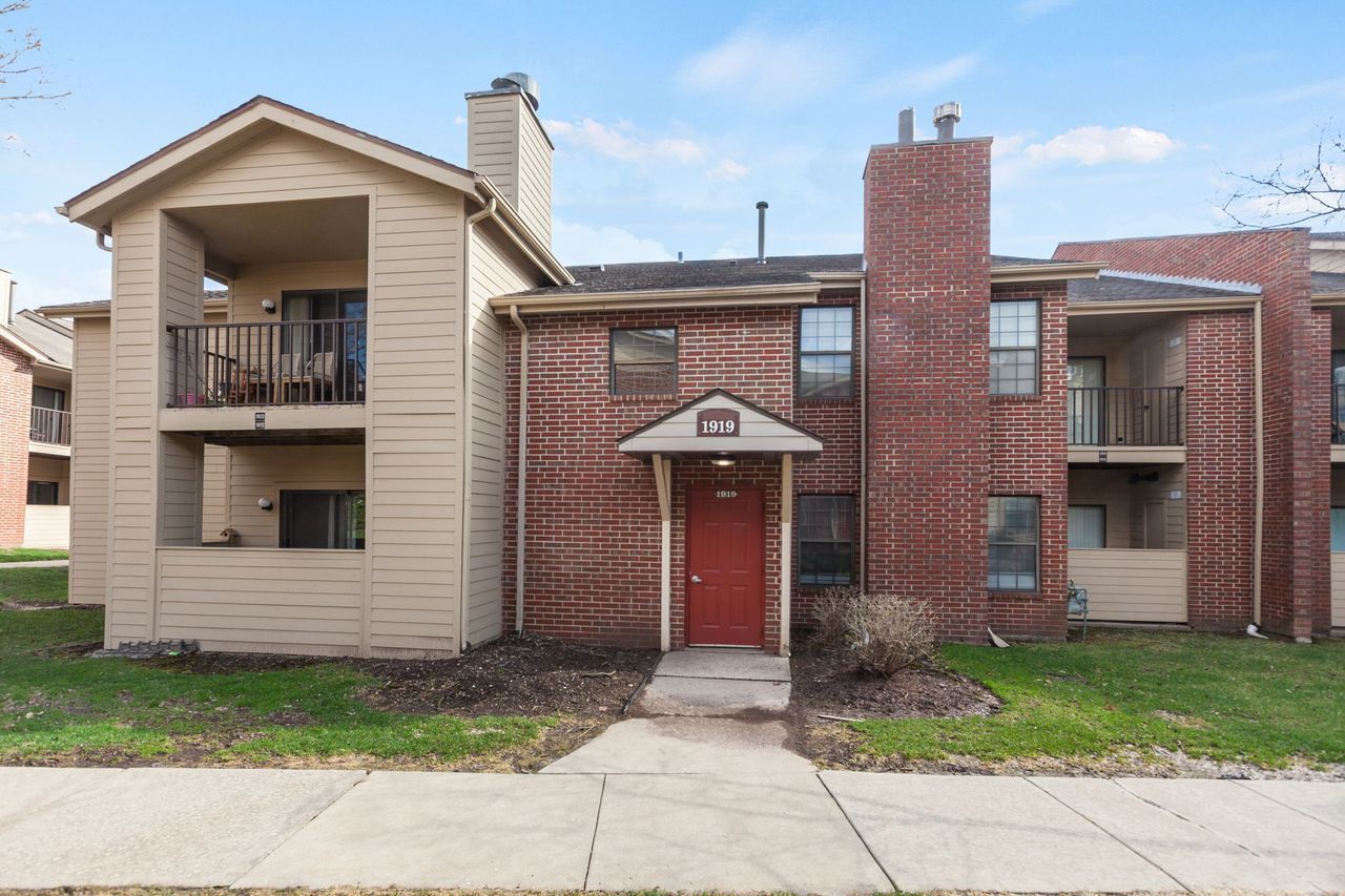 1919 N Hicks Road #209, Palatine, IL